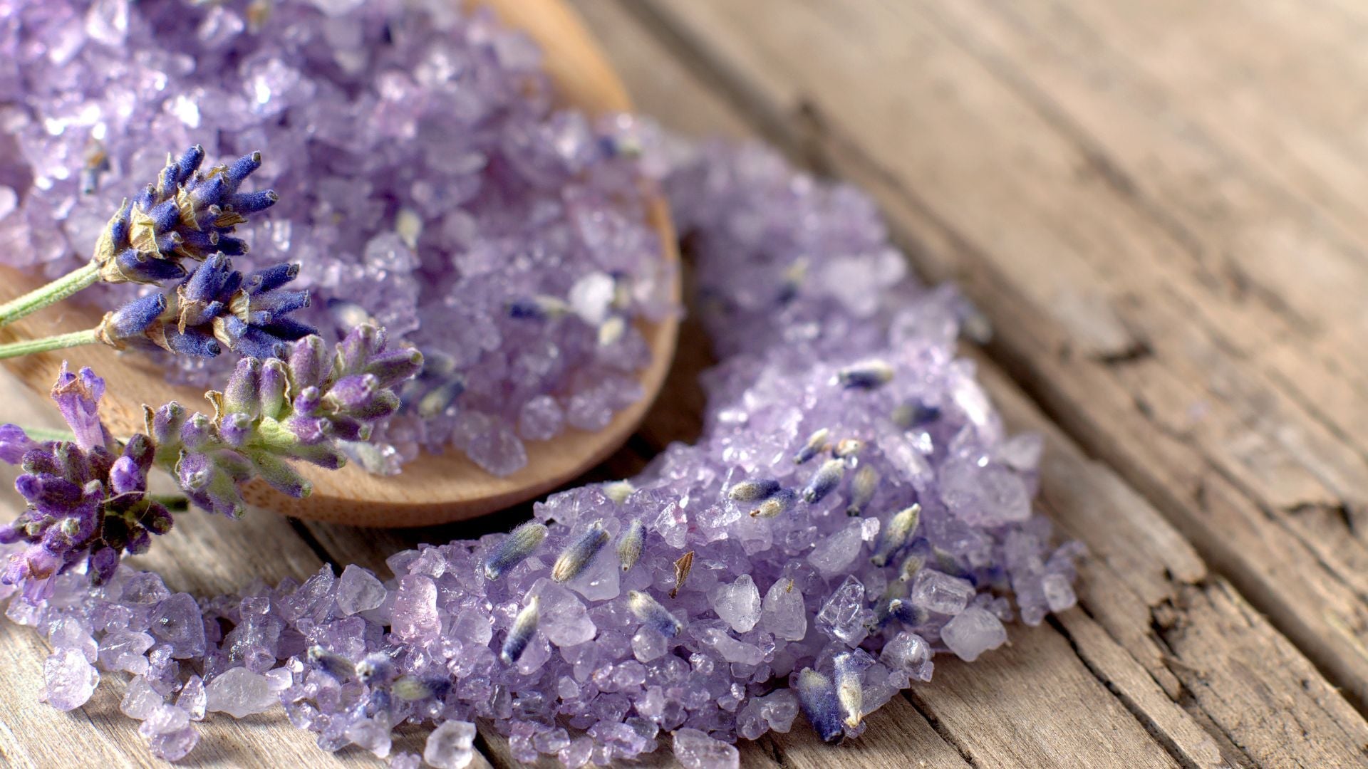 Travasi Sensoriali Calmanti: La Ricetta del "Sale alla Lavanda"